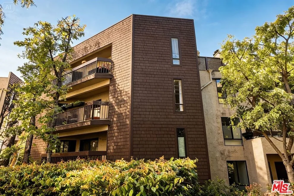 Unit for sale at 950 N Kings Road, West Hollywood, CA 90069