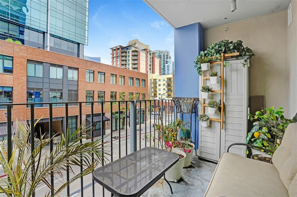 Unit for sale at 321 10Th Ave, San Diego, CA 92101