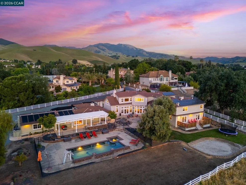 Unit for sale at 2050 Shell Ridge Trl, Walnut Creek, CA 94598