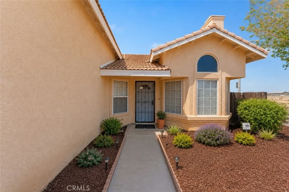 Unit for sale at 1645 E Kettering, Lancaster, CA 93535