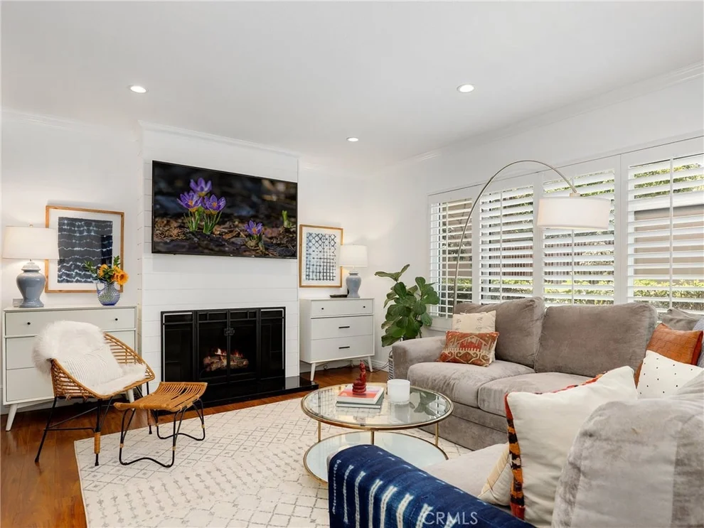 Unit for sale at 5660 Etiwanda Avenue, Tarzana, CA 91356