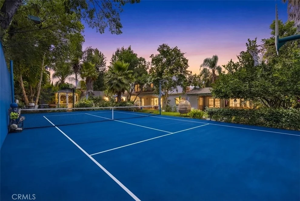 Unit for sale at 19436 Hatteras Street, Tarzana, CA 91356