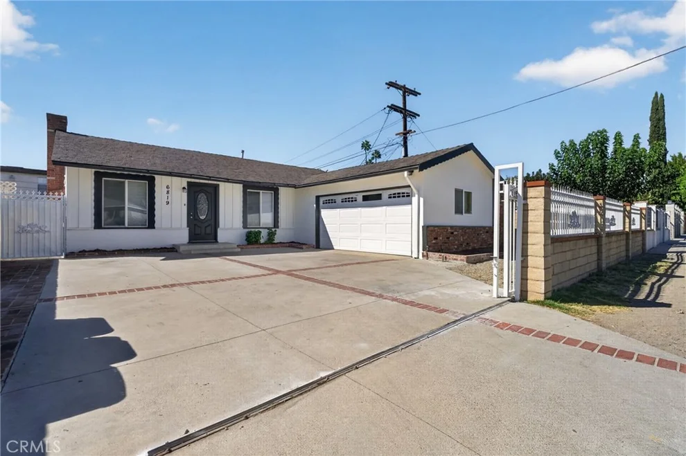 Unit for sale at 6819 Bellaire Avenue, North Hollywood, CA 91605