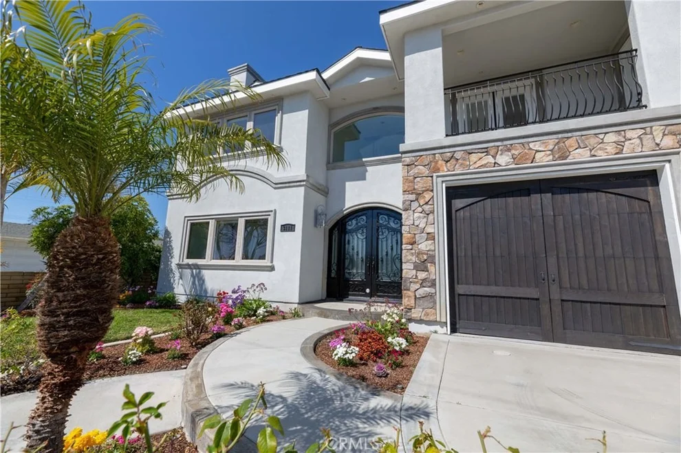Unit for sale at 3111 Donnie Ann Road, Rossmoor, CA 90720