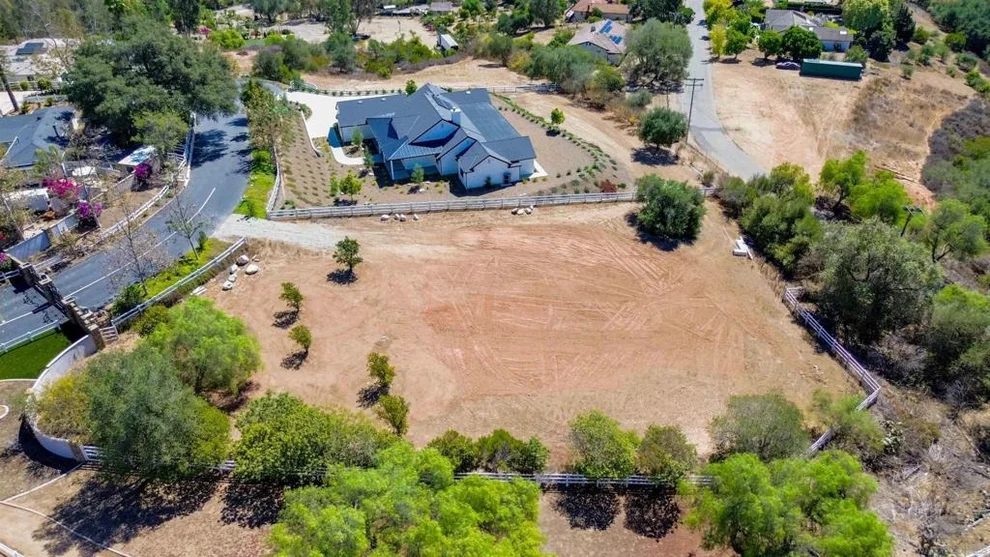 Unit for sale at 6100 Twin Country Lane, Fallbrook, CA 92028