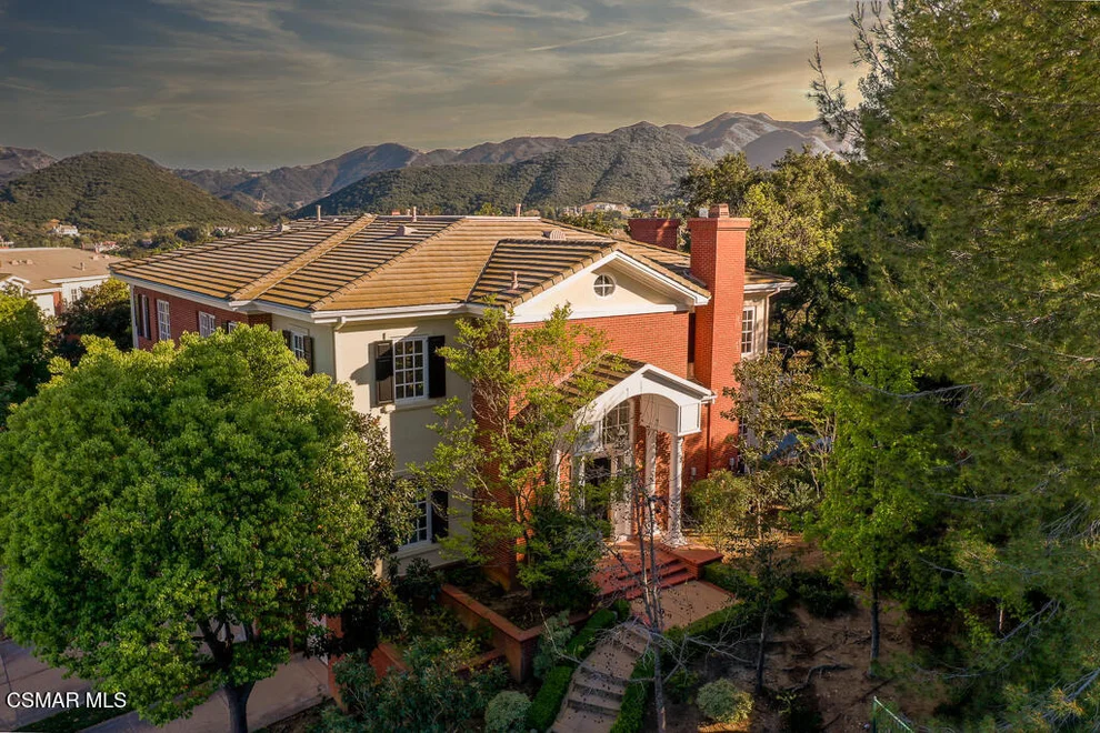 Unit for sale at 2313 Heatherbank Court, Thousand Oaks, CA 91361