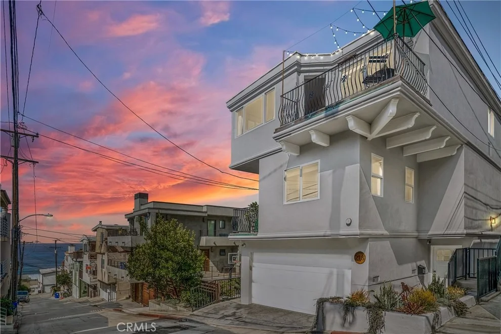 Unit for sale at 213 Seaview Street, Manhattan Beach, CA 90266