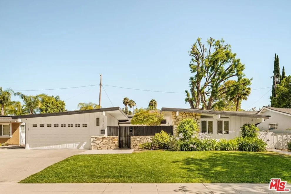 Unit for sale at 23122 Bigler Street, Woodland Hills, CA 91364