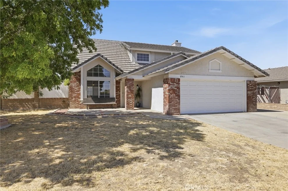 Unit for sale at 37411 Sheffield, Palmdale, CA 93550
