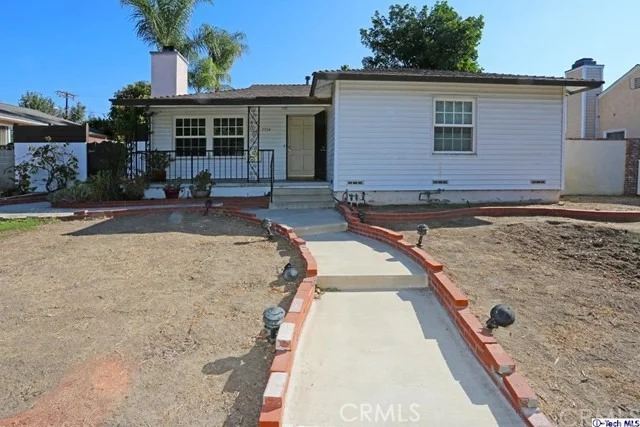 Unit for sale at 7734 Louise Ave Avenue, Lake Balboa, CA 91406
