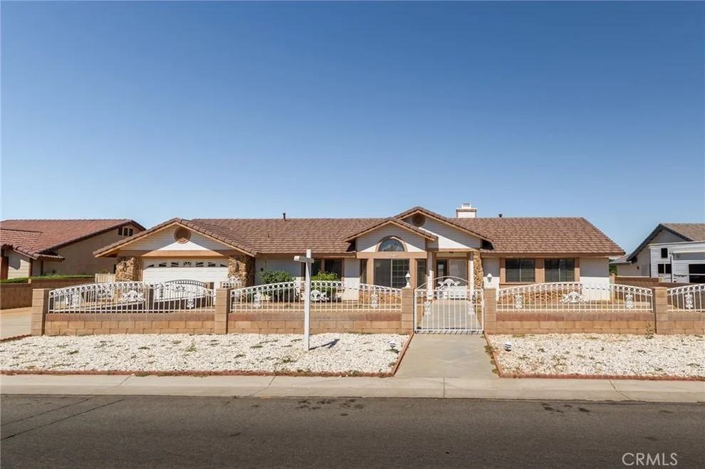 Unit for sale at 13382 Ivanpah, Apple Valley, CA 92308