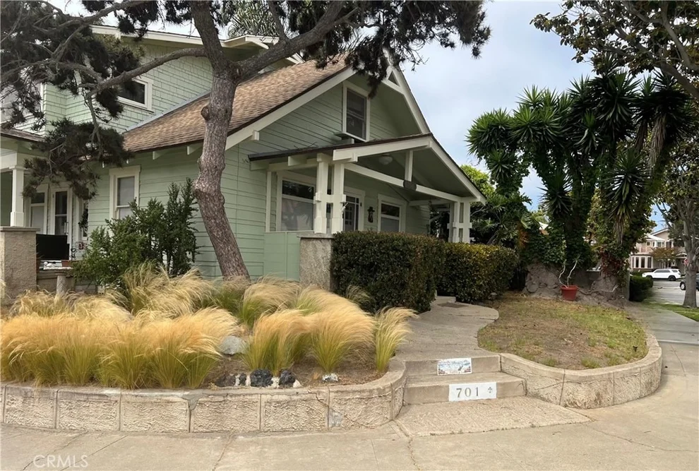 Unit for sale at 701 10th, Huntington Beach, CA 92648