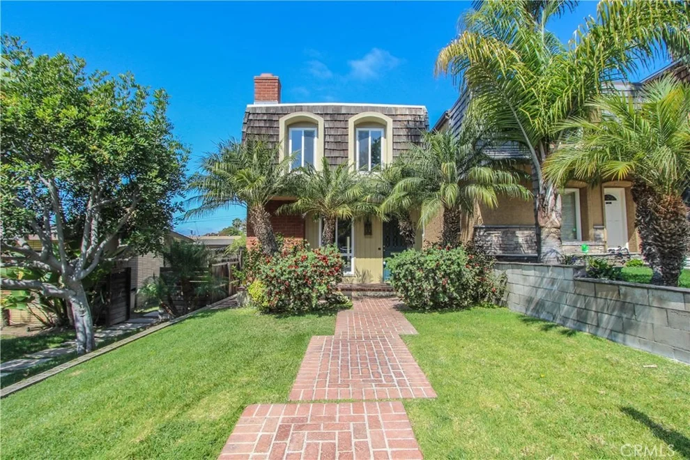 Unit for sale at 385 Winslow Avenue, Long Beach, CA 90814