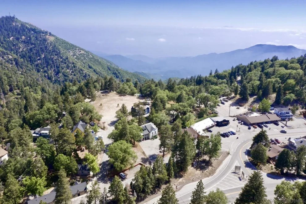 Unit for sale at 32065 Hunsaker way, Running Springs, CA 92382