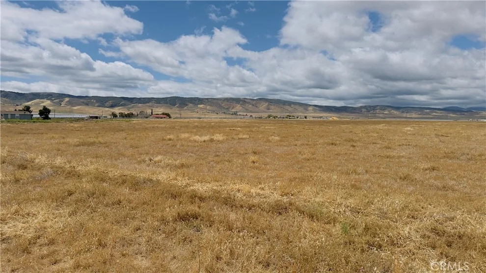 Unit for sale at 105 3267-006-034 - 105th St. W Avenue I #14, Lancaster, CA 93536