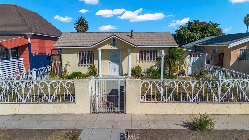 Unit for sale at 8810 MENLO Avenue, Los Angeles, CA 90044