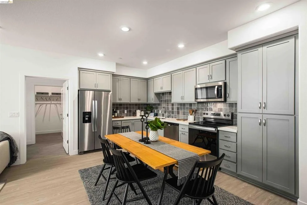 Unit for sale at 500 Somi Ct, Hayward, CA 94544