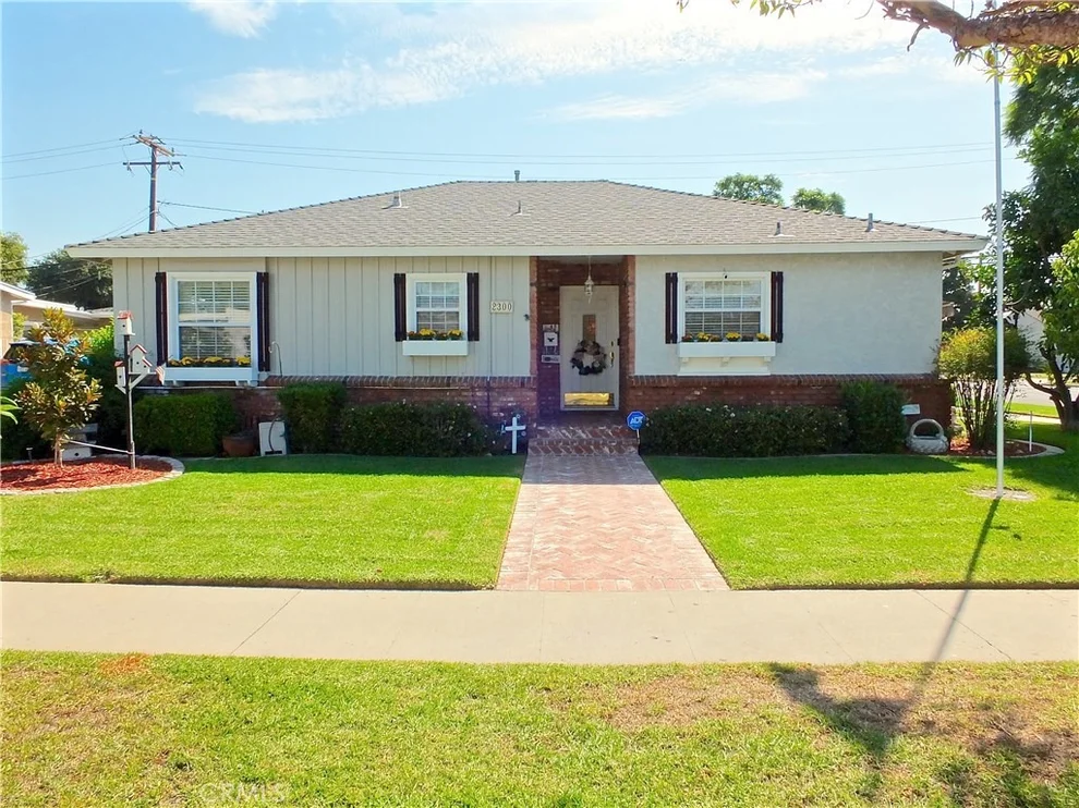 Unit for sale at 2300 San Vicente Avenue, Long Beach, CA 90815