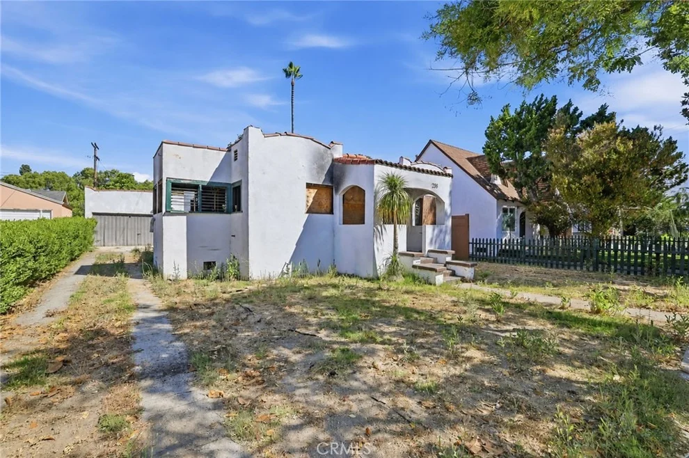 Unit for sale at 235 W Cedar Ave, Burbank, CA 91502