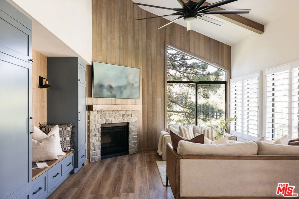 Unit for sale at 27721 Peninsula Drive, Lake Arrowhead, CA 92352