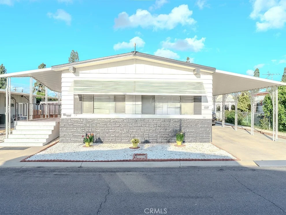 Unit for sale at 1327 Woodbrook, Corona, CA 92882