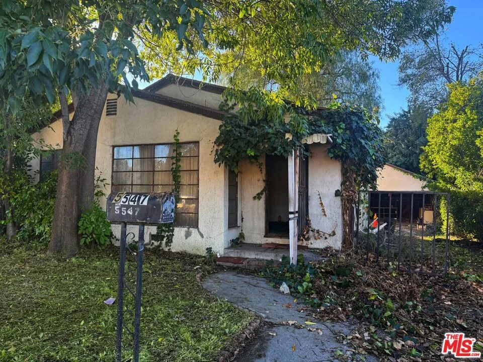 Unit for sale at 5547 Shoup Avenue, Woodland Hills, CA 91367