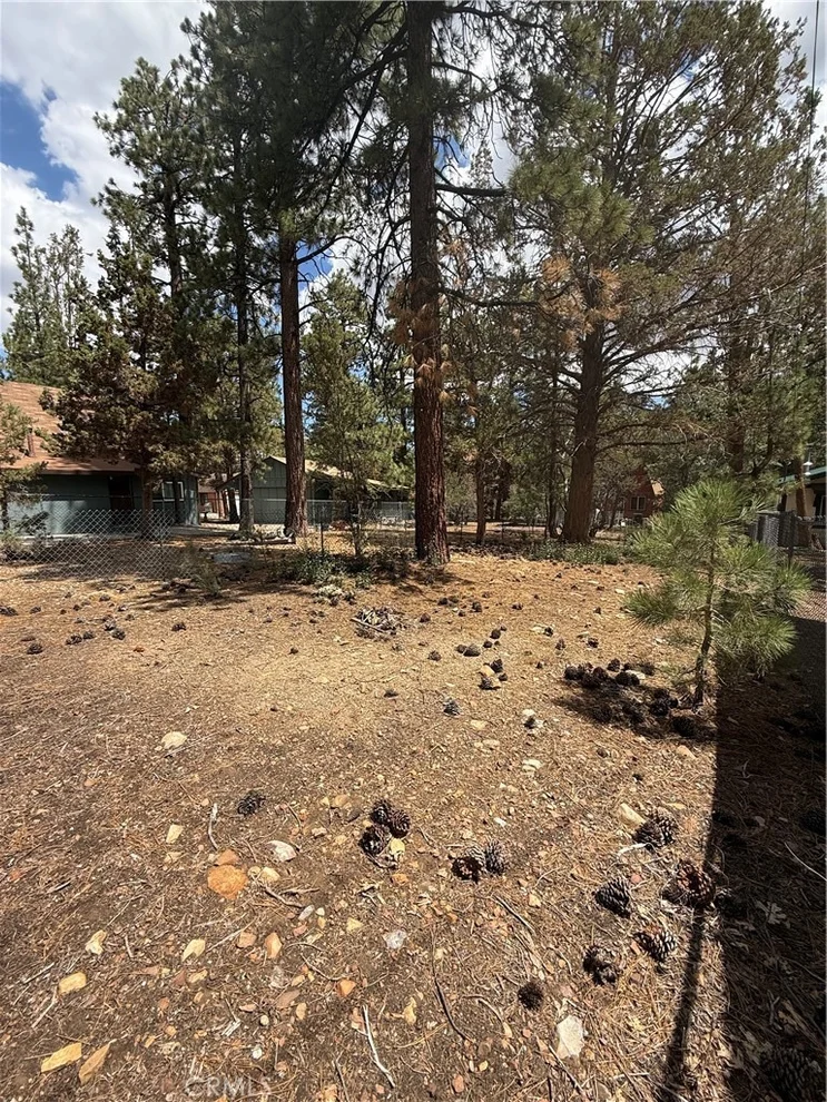 Unit for sale at 569 Victoria Lane, Sugarloaf, CA 92386