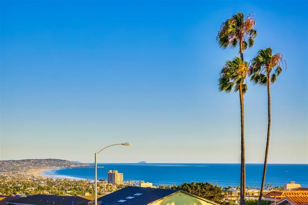 Unit for sale at 5519 Moonlight Lane, La Jolla, CA 92037