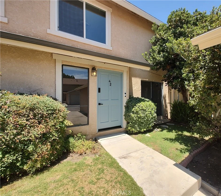Unit for sale at 10125 De Soto Avenue, Chatsworth, CA 91311