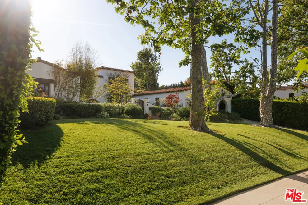 Unit for sale at 563 S Burlingame Avenue, Los Angeles, CA 90049