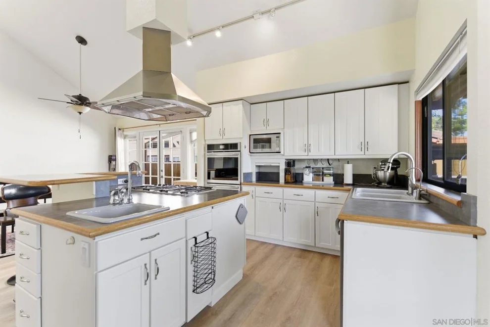 Unit for sale at 1137 Brewley Ln, Vista, CA 92081