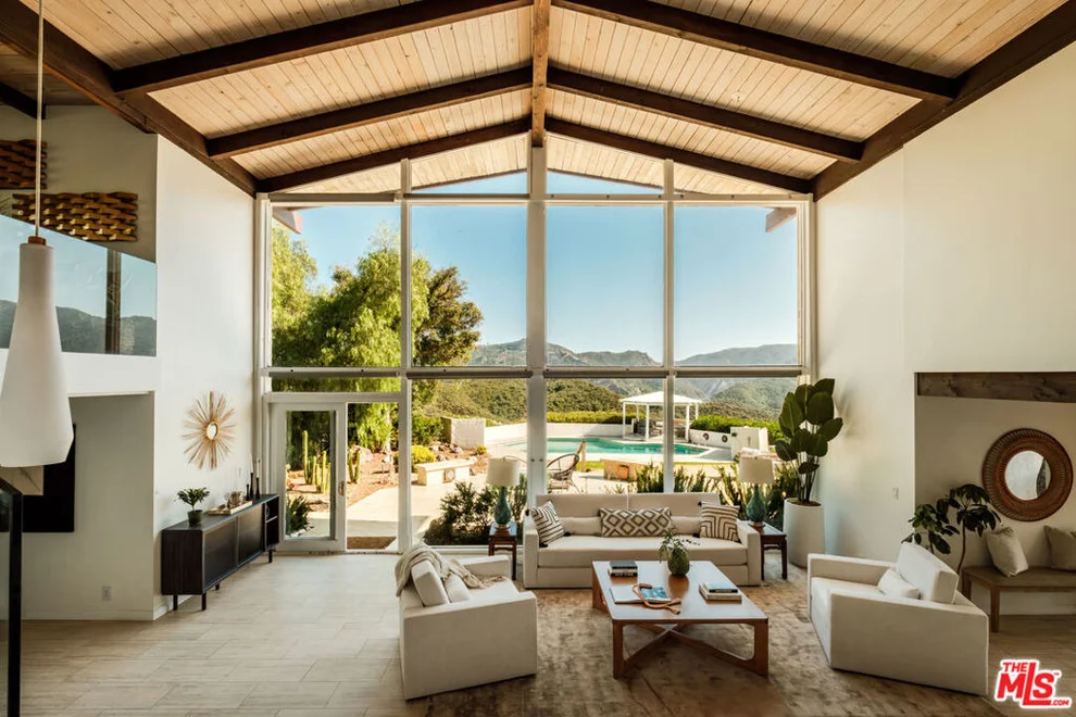 Unit for sale at 26094 Mulholland Highway, Calabasas, CA 91302