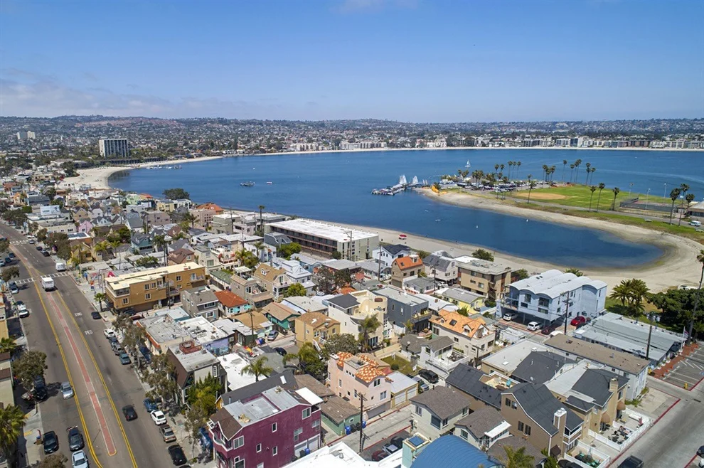 Unit for sale at 813 Portsmouth Ct, San Diego, CA 92109