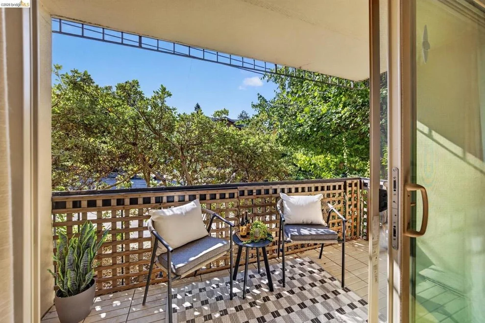 Unit for sale at 555 Jean St, Oakland, CA 94610