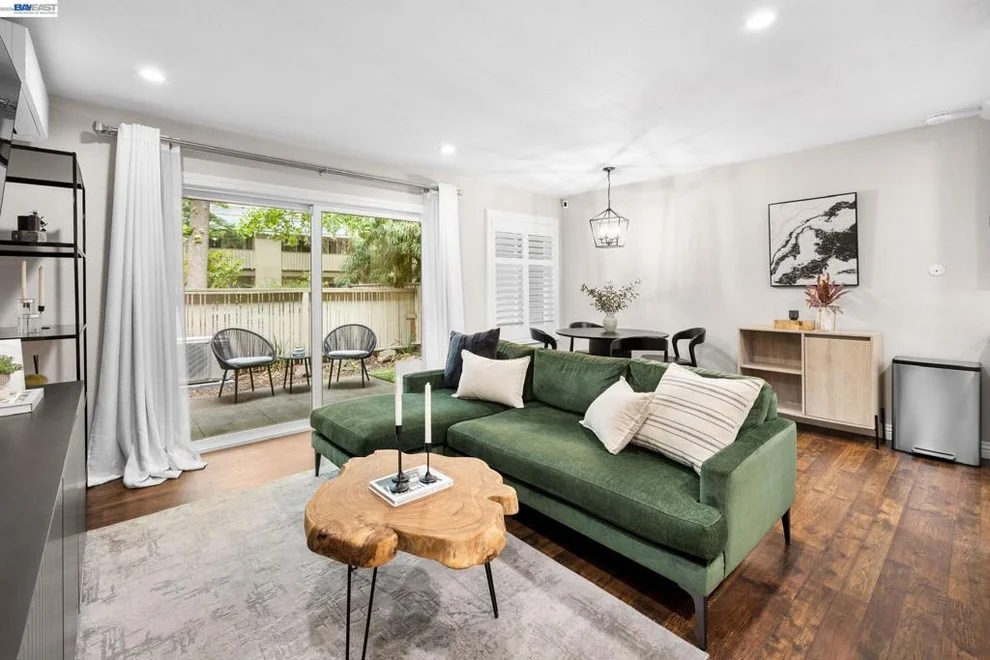 Unit for sale at 2724 Oak Rd, Walnut Creek, CA 94597