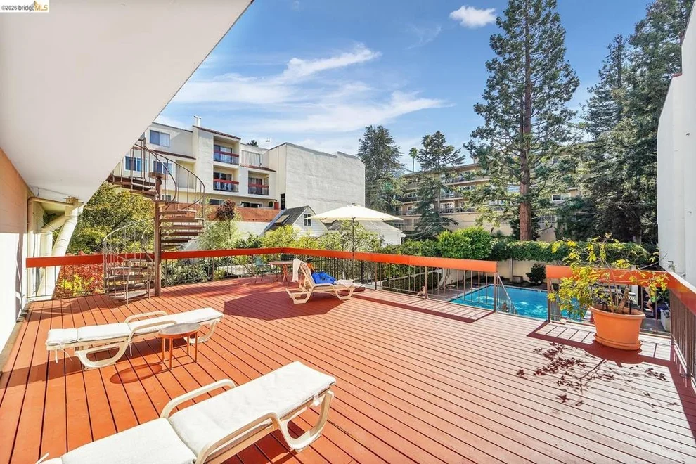Unit for sale at 2005 Pleasant Valley, Oakland, CA 94611-4622