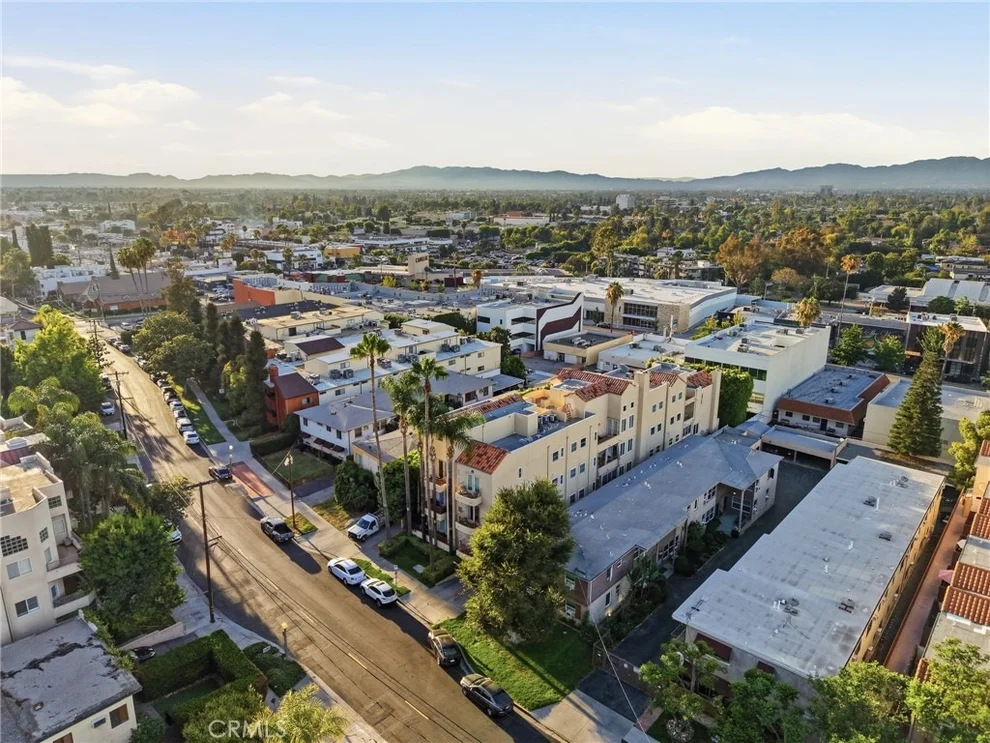 Unit for sale at 14271 Dickens Street, Sherman Oaks, CA 91423