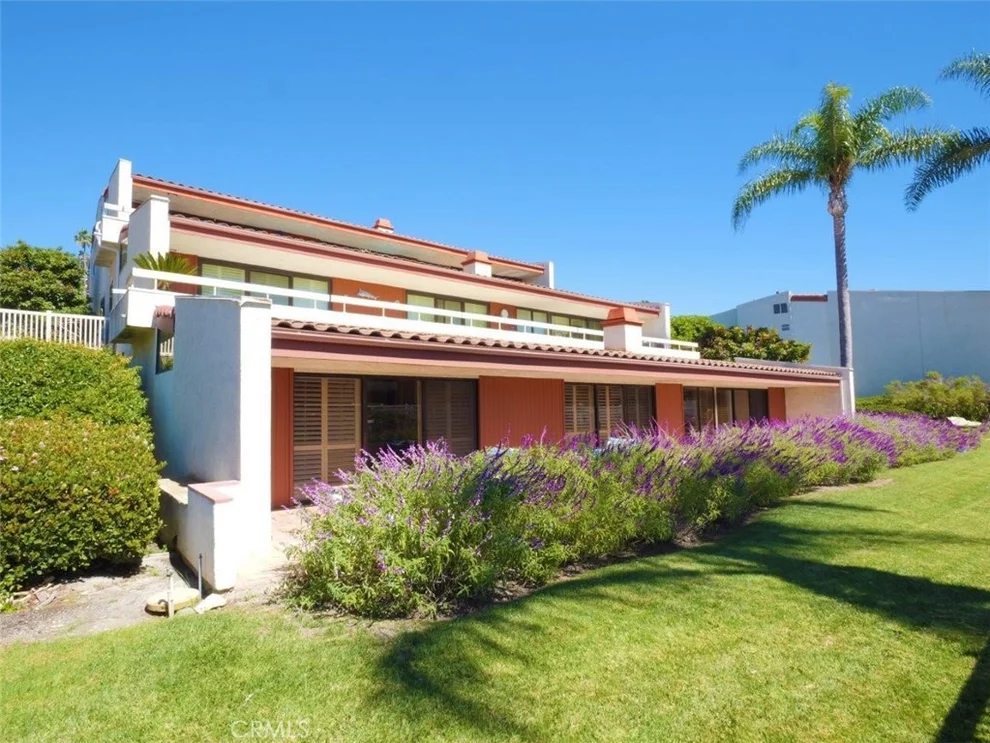 Unit for sale at 2121 W 25th, San Pedro, CA 90732