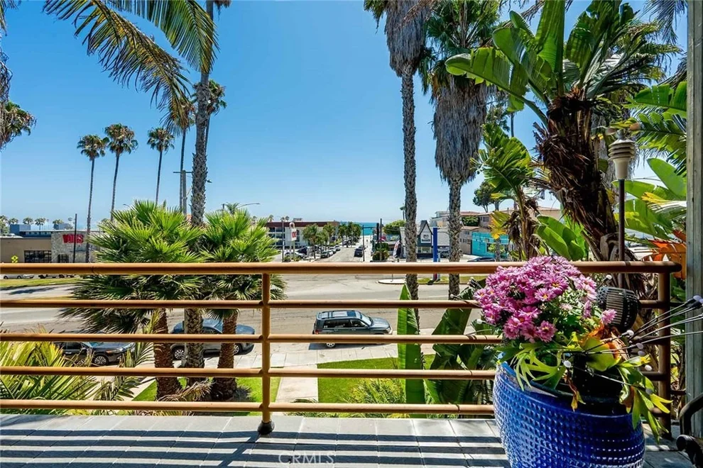 Unit for sale at 3811 E Livingston Drive, Long Beach, CA 90803