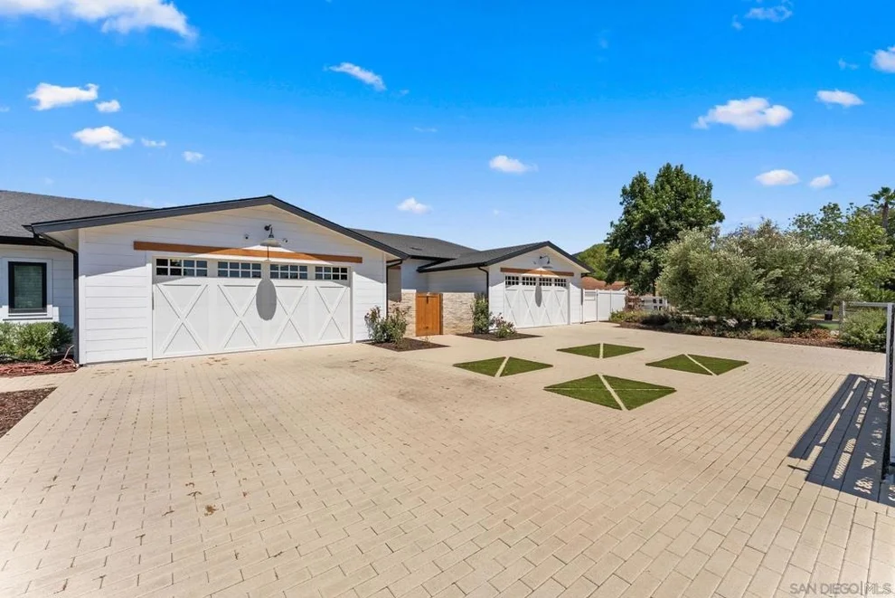 Unit for sale at 105 Equestrian Ct, San Marcos, CA 92069