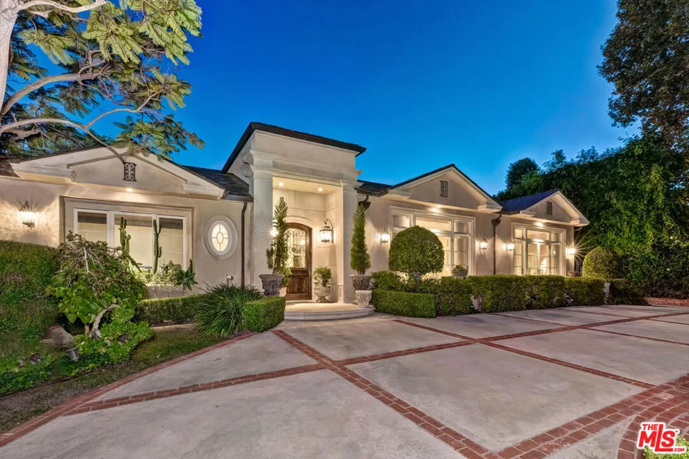 Unit for sale at 513 N Canon Drive, Beverly Hills, CA 90210