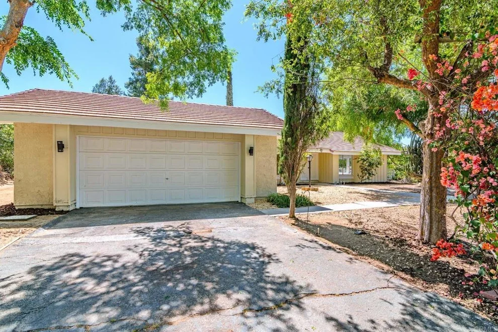 Unit for sale at 37985 Avenida Bravura, Temecula, CA 92592