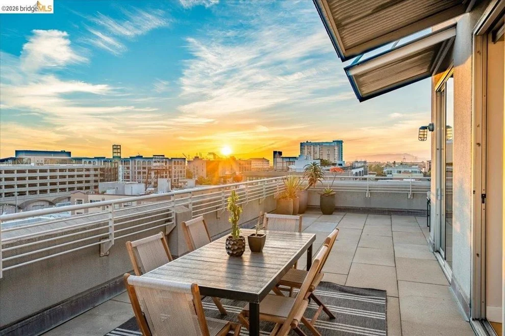 Unit for sale at 201 4Th St, Oakland, CA 94607
