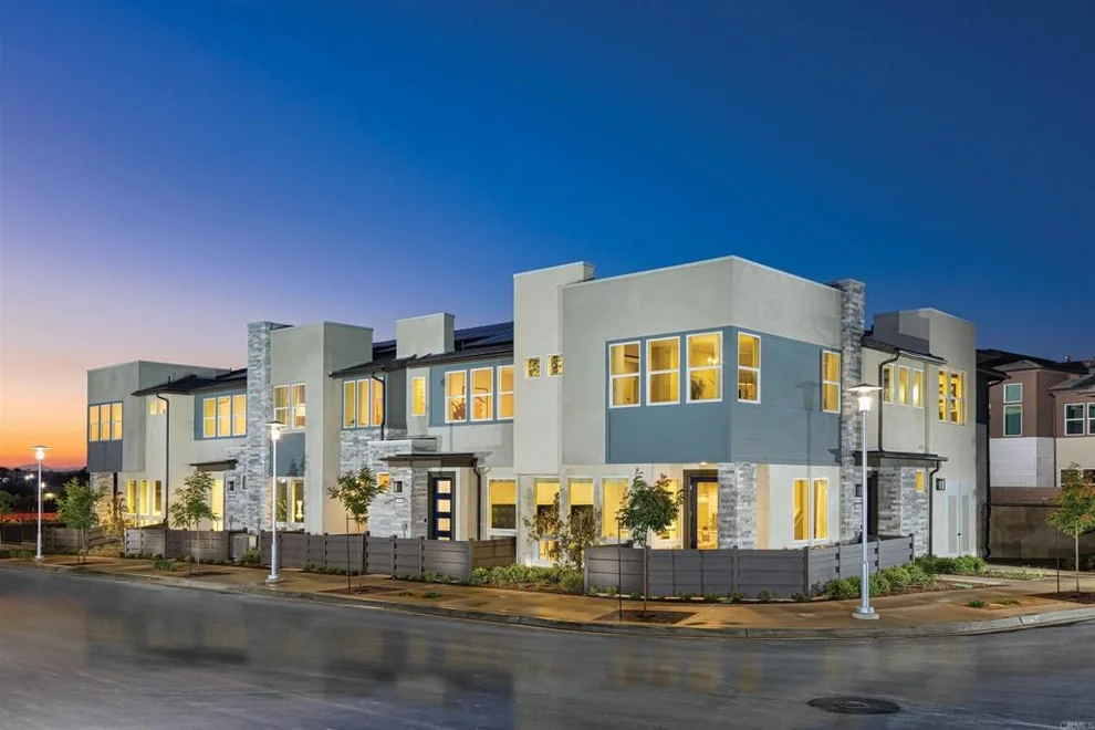 Unit for sale at 570 Spindle Way, San Marcos, CA 92078