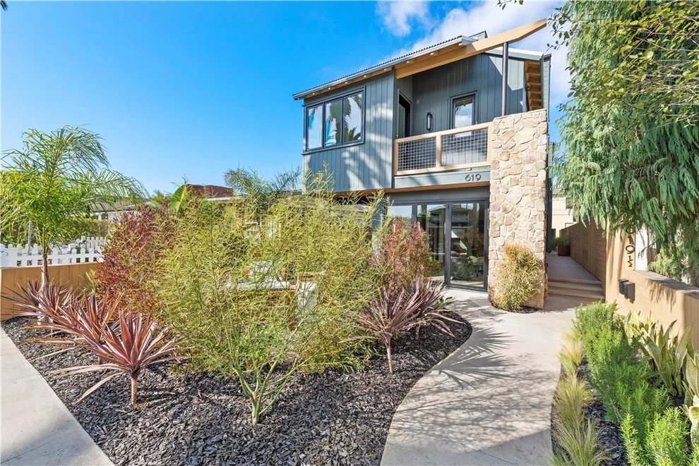 Unit for sale at 619 1/2 Marguerite Avenue, Corona Del Mar, CA 92625