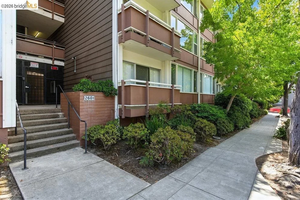 Unit for sale at 2601 collage ave, Berkeley, CA 94704