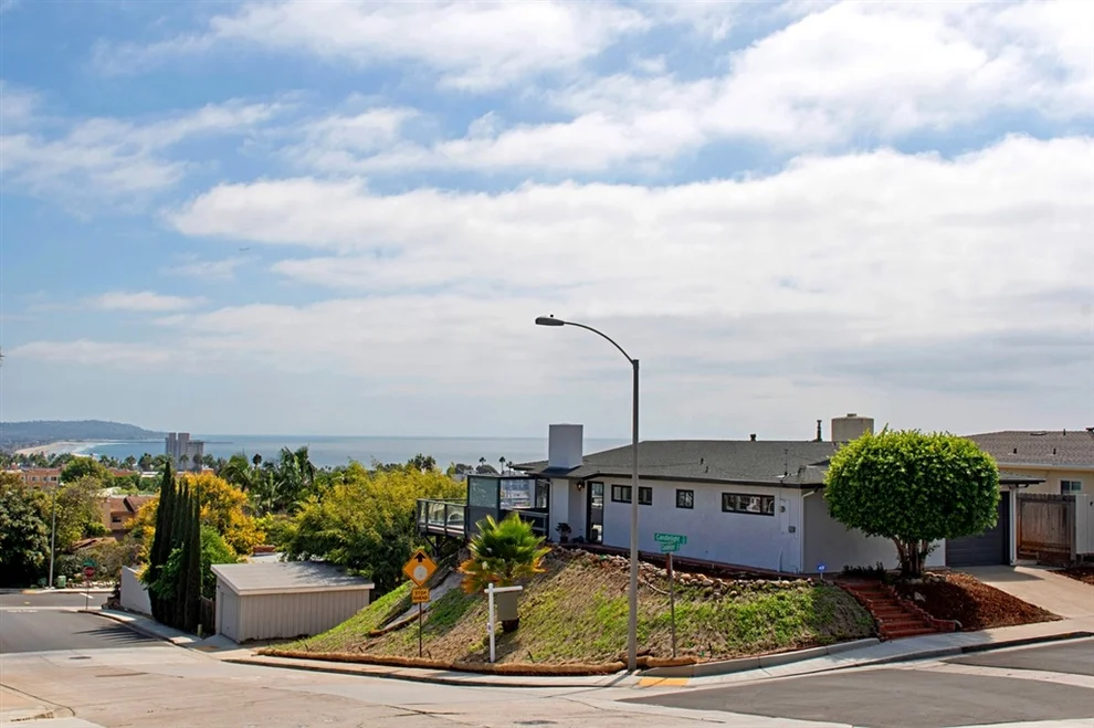 Unit for sale at 5364 Candlelight Dr, La Jolla, CA 92037