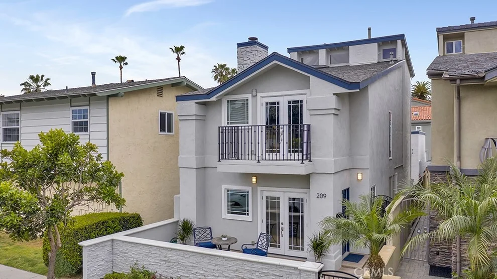 Unit for sale at 209 7th Street, Huntington Beach, CA 92648