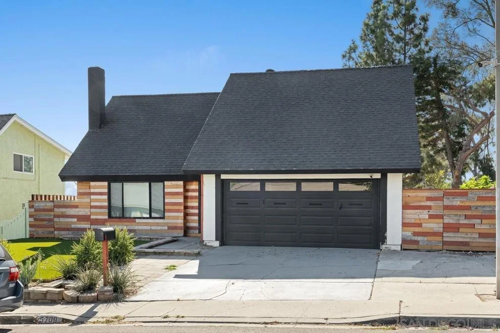 Unit for sale at 5709 Old Memory Lane, San Diego, CA 92114