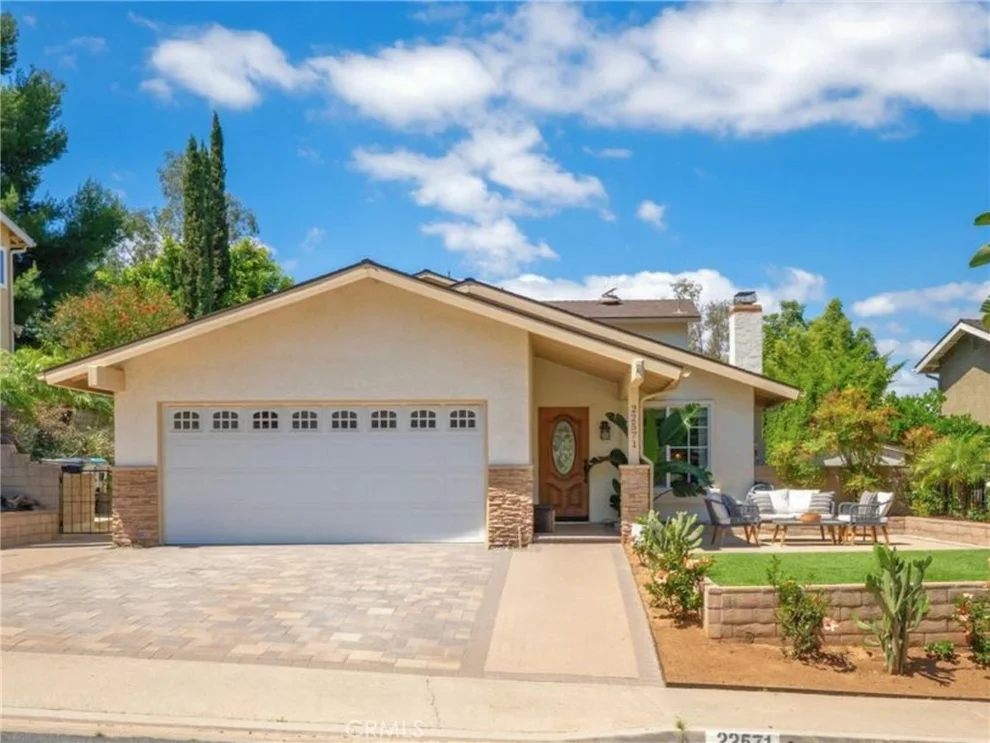 Unit for sale at 22571 Via Tercero, Mission Viejo, CA 92691